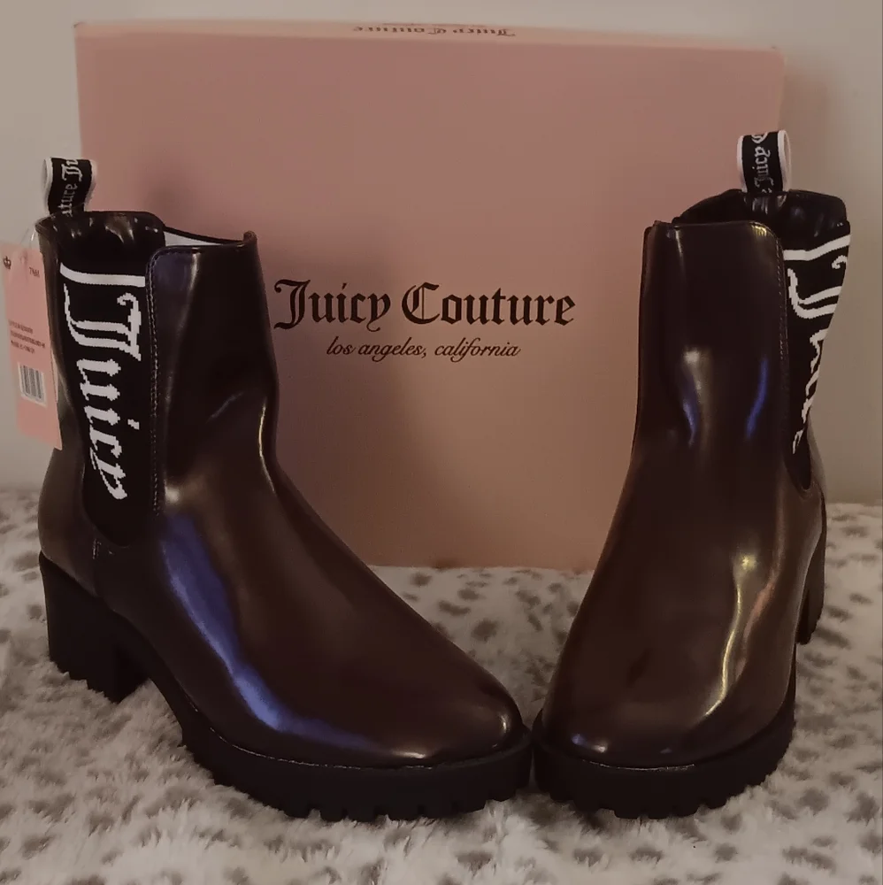 Juicy Couture One Up Chelsea Chunky Heel Burgundy Ankle Boots Women Size 7.5 - Picture 2 of 9